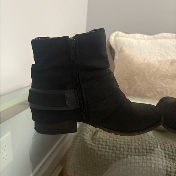 Short black boot - Picture 3 of 6